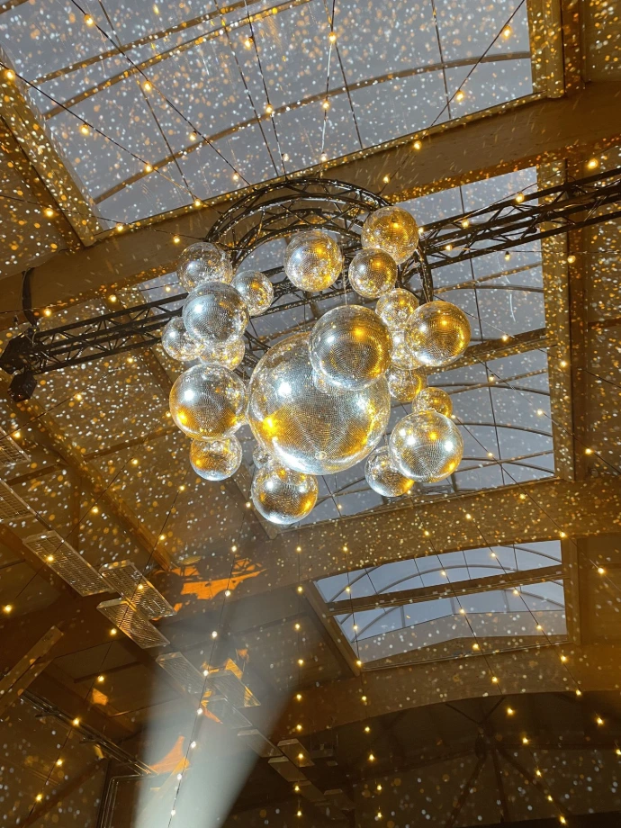 Réalisation d'un lustre de boule disco au Teilleul